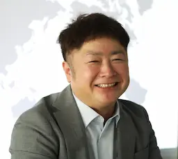 男性の笑顔ポートレート