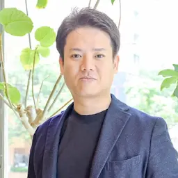 男性のバストアップ写真