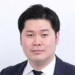 スーツ姿の男性写真