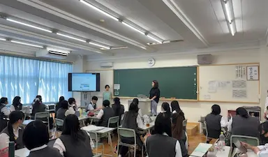 スーパーデリバリーが大成女子高校で環境問題に関する出張授業を開始