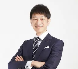スーツ姿の若手男性