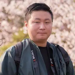 屋外の男性写真