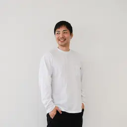 男性の笑顔写真
