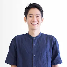 笑顔の男性写真