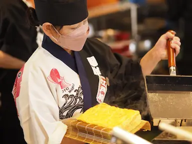 廻鮮江戸前すし魚魚丸の勤続17年のパートナーが1,800人の頂点に