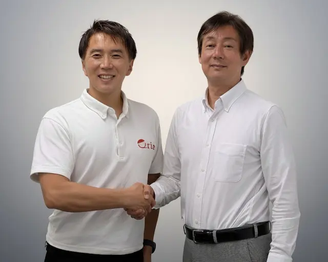 契約締結の握手写真