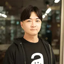 黒服の男性