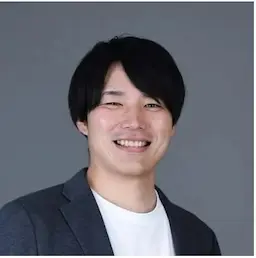笑顔の男性経営者