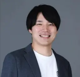 笑顔の男性写真