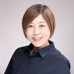 スーツ姿の男性写真