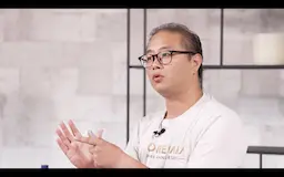 男性インタビュー写真