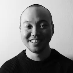 笑顔の男性写真