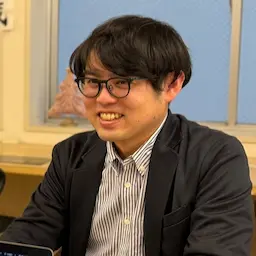 眼鏡の男性の写真