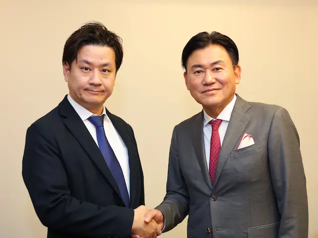 資本提携の握手写真