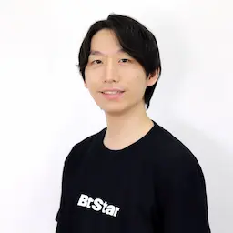 男性のカジュアル写真
