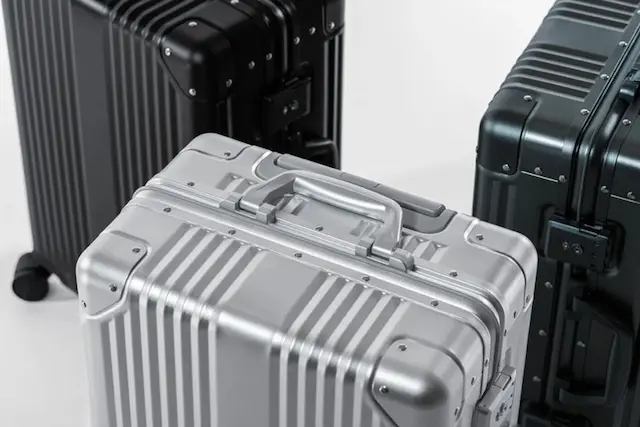 ALVISTA製スーツケース